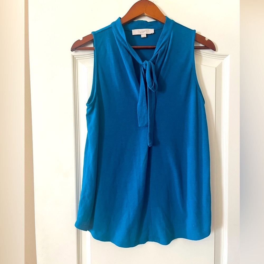 LOFT Blue Sleeveless Blouse with Necktie Women’s Size Medium